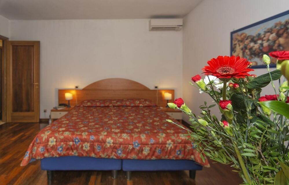 Giada Palace - Rooms Lucca Exterior foto